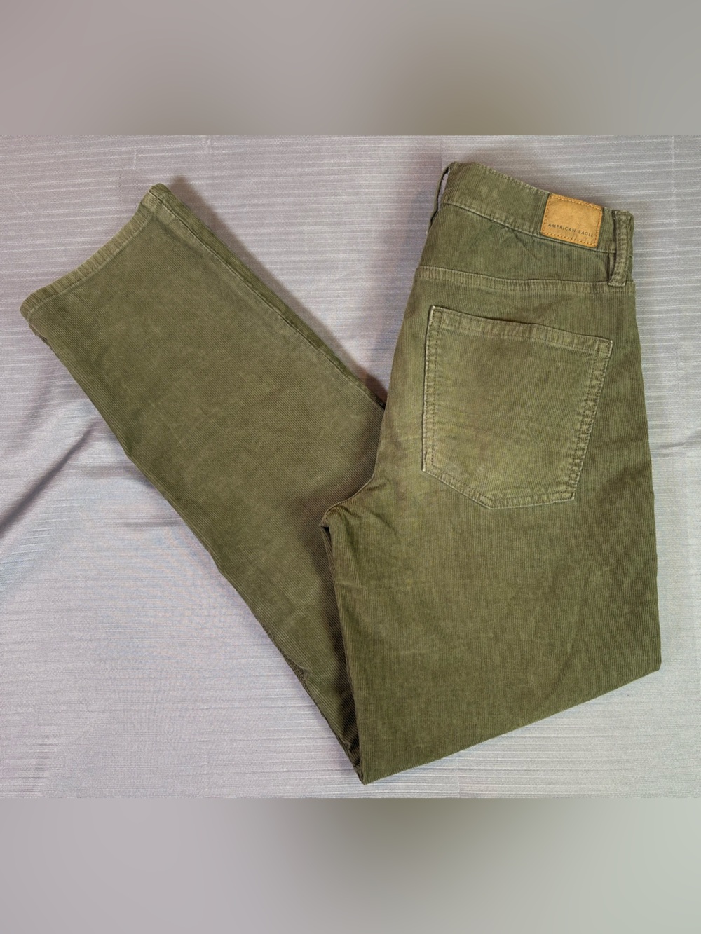 American Eagle ’90s Straight Jeans Size 6 Olive Green Corduroy Pants